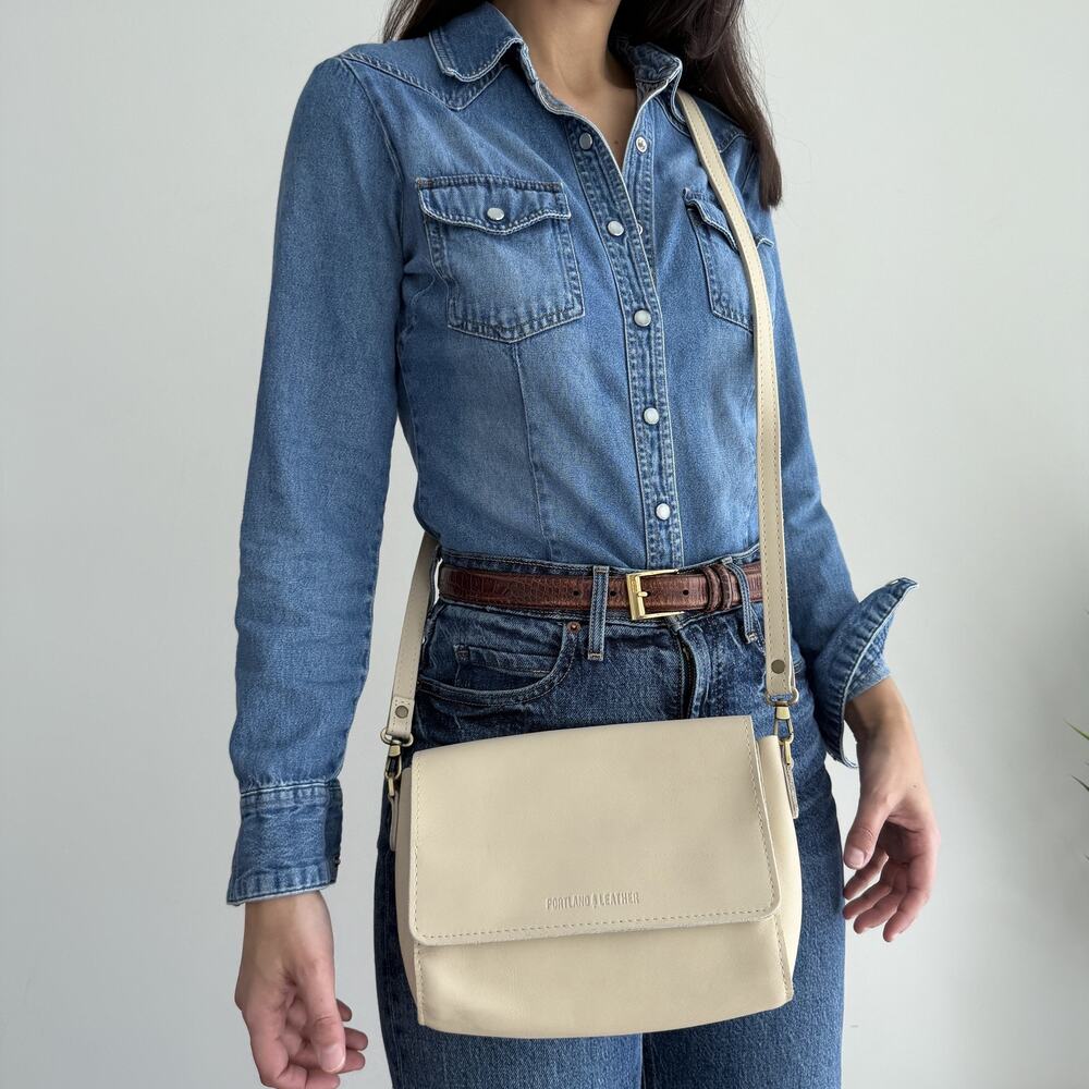 Portland Leather Cream Crossbody Shoulder Bag - Picture 4 of 16